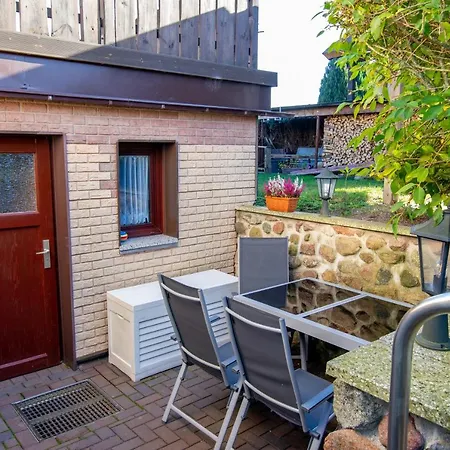Im Souterrain Apartment *